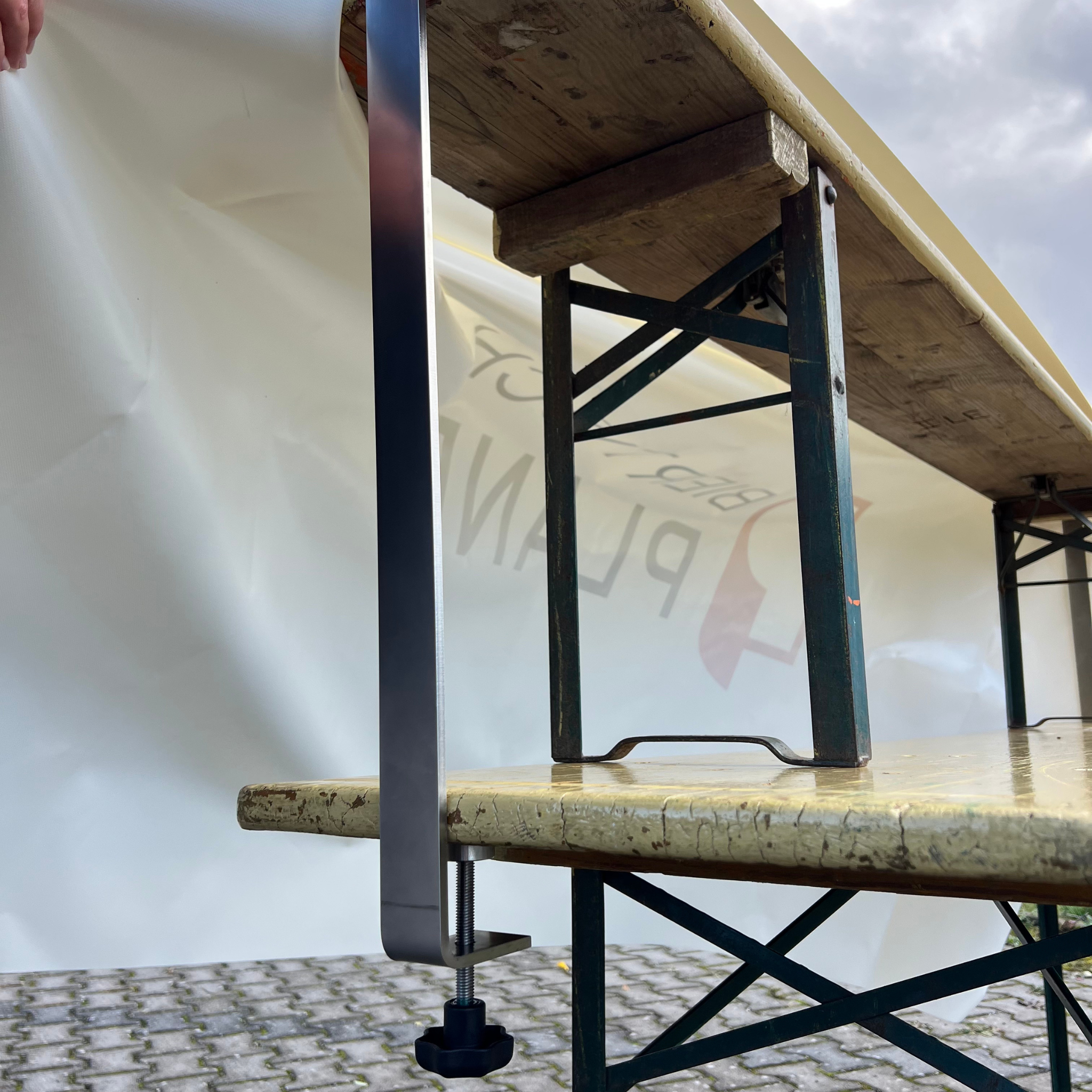 Biertischbar mit Klemme und Bierbank, ideal für Events und Promotion
